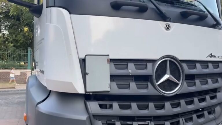 Kamionos a Bródy Sándor utcában,