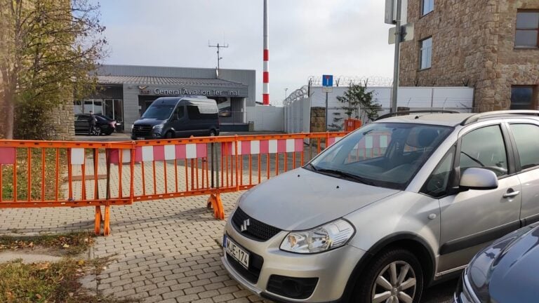 Megérkezik az RTL Group vezetősége a ferihegyi GAT (kisgépes terminálra)