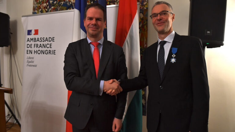 Martin József Péter, a Transparency International Magyarország igazgatója átveszi rangos francia elismerését