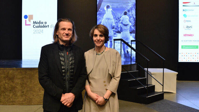 Nagy József (24.hu) és Diós Judit (Kossuth Rádió) a Média a Családért díj átadóján
