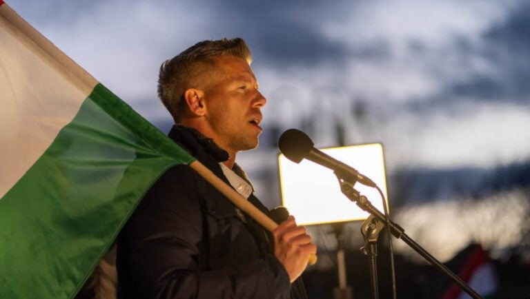 Magyar Péter, a Tisza Párt országjáró roadshow-ján