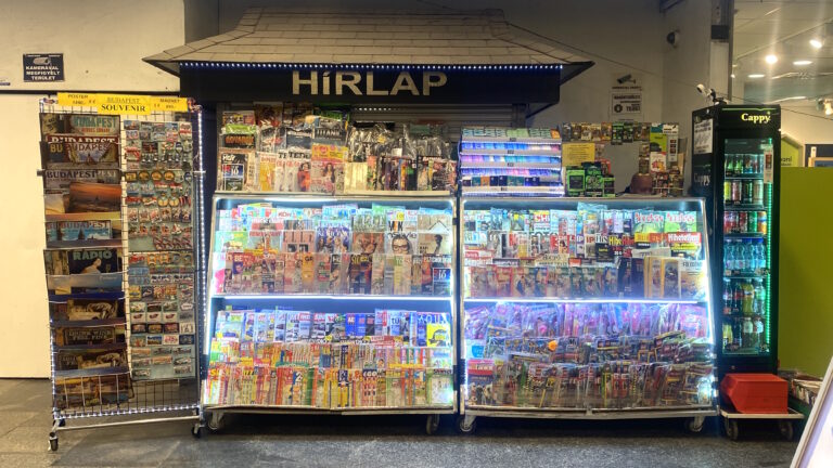 újságos bódé, hírlap, újságok, magazinok
