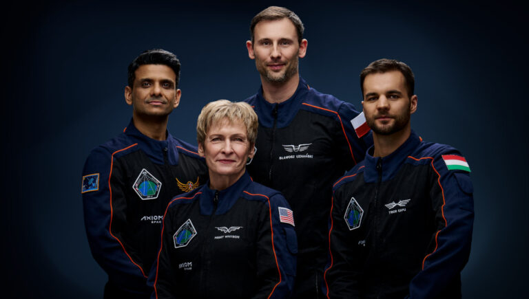 Kapu Tibor kutatóűrhajós és társai