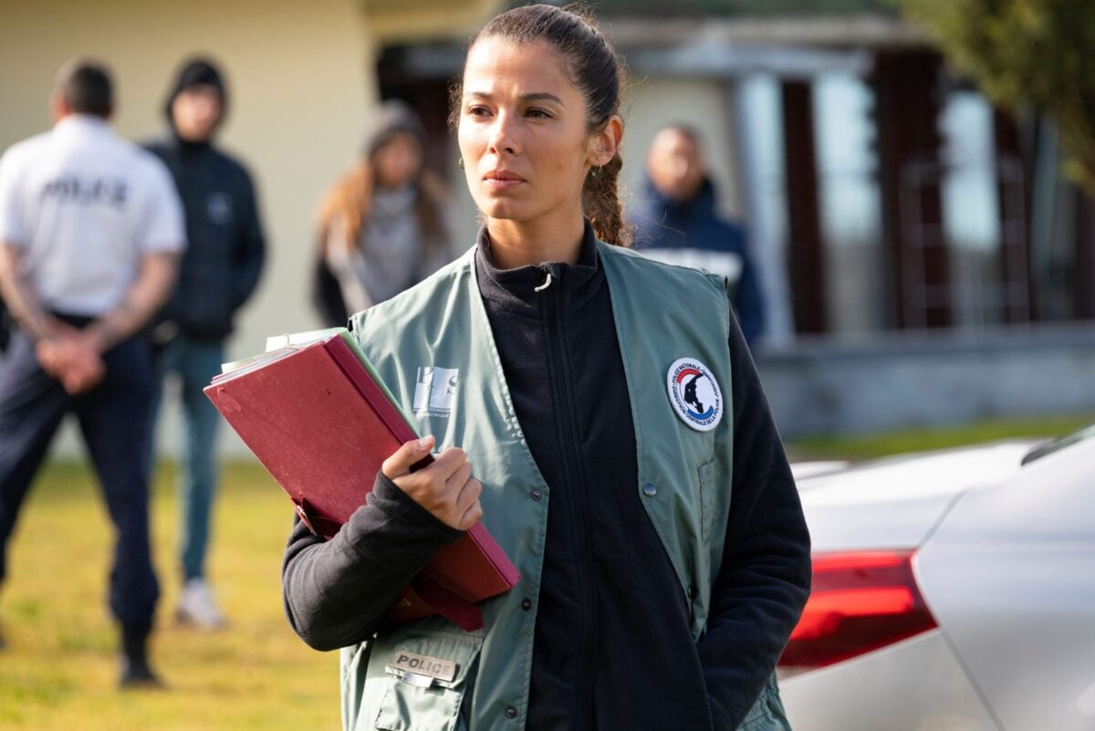 Sarah Clain a Bűntények a pálmák alatt (Pacific Criminal) című tévésorozat harmadik évadában