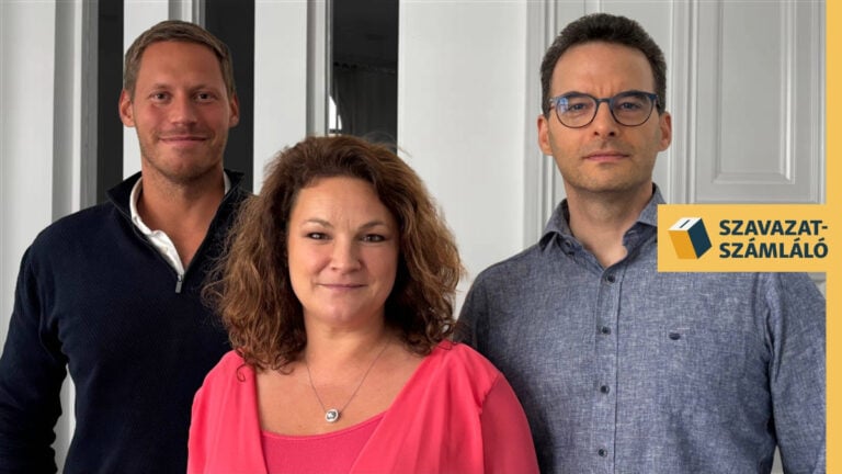 A Szabad Európa „Szavazatszámláló” című podcastsorozatának szereplői (balról jobbra): Bódi Mátyás, a Választási Földrajz blog szerzője, Benyó Rita műsorvezető és László Róbert, a Political Capital választási szakértője