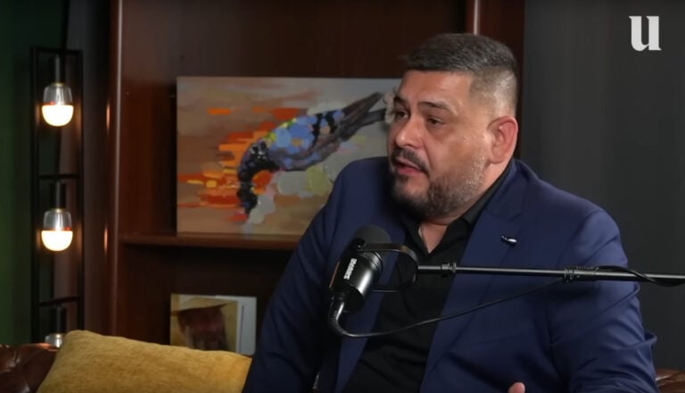 Ábrahám Róbert jobboldali véleményvezér az Ultrahang vendégeként 2025 októberében