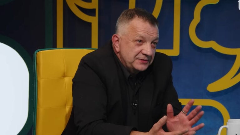 Pesty László újságíró, dokumentumfilmes interjút ad a Telexnek