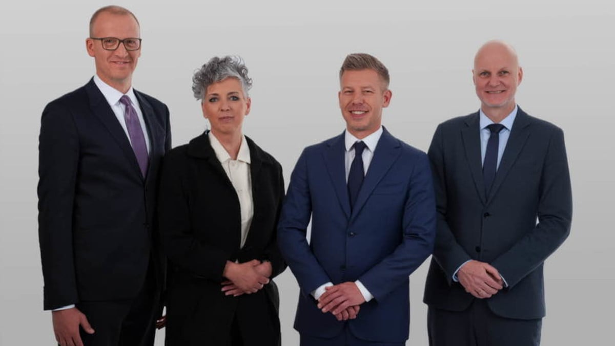 Tarr Zoltán Társadalmi Kapcsolatokért és Kultúráért Felelős Minisztérium irányítására felkért miniszter, Bódis Krisztina leendő kormánybiztos, Magyar Péter leendő miniszterelnök, Tanács Zoltán, a Tudományos és Technológiai Minisztérium leendő minisztere