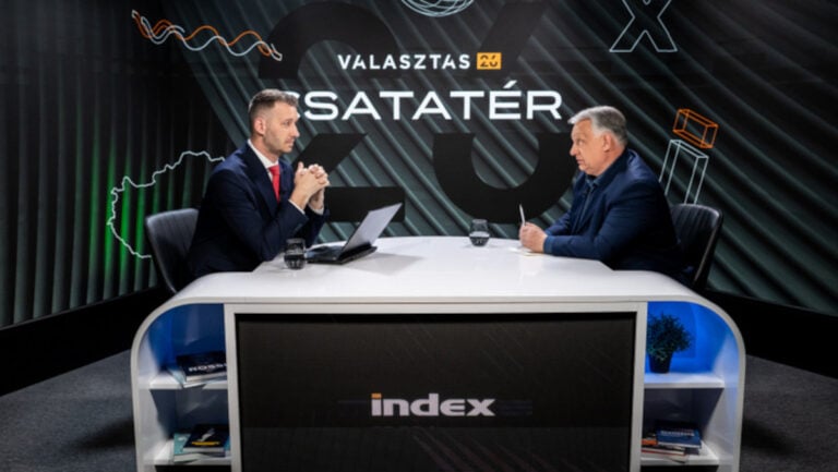 Gáll Csongor, a KDNP volt propagandistája beszélget Orbán Viktorral az Index Csatatér című választási műsorában