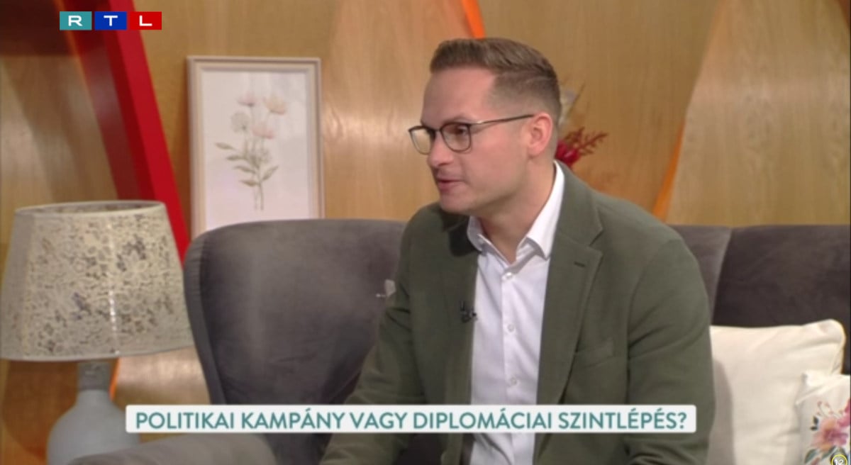 Deák Dániel megafonos propagandista, az RTL Reggeli szakértőjeként 2026.04.08-án