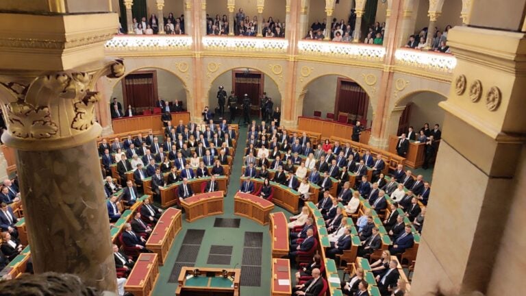 A Media1 felvétele az Országgyűlés 2026. május 12-i üléséről. Ekkor alakult meg a Magyar Péter vezette új kormány