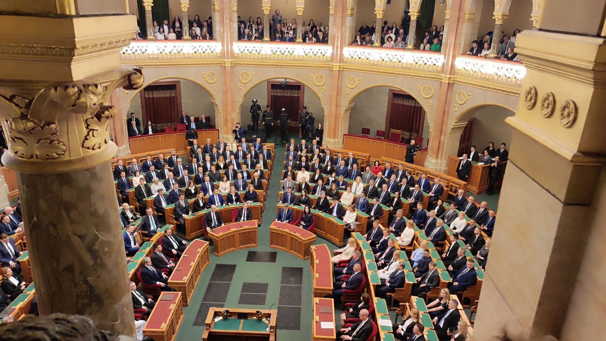 Megváltozik a parlamenti sajtótudósítás rendje – a Szuverenitásvédelmi Hivatal megszűnéséről is szavaznak