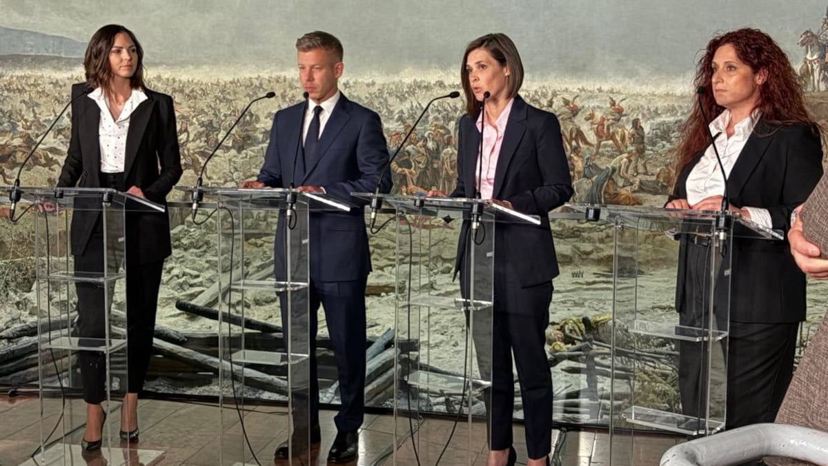 Köböl Anita, Magyar Péter, Szondi Vanda és Magyar Éva a 2026.05.13-i kormányzati sajtótájékoztatón Ópusztaszeren