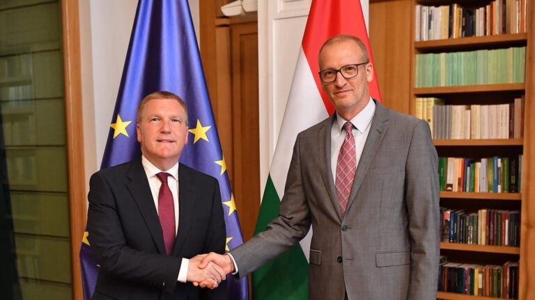 Tarr Zoltán miniszter miután találkozott Michael McGrath-tal, az Európai Bizottság demokráciáért, jogállamiságért és igazságügyért felelős biztosával