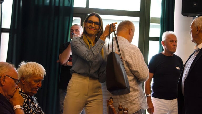 Déri Stefi, a HírTV munkatársa az MSÚSZ közgyűlésén Lakitelken