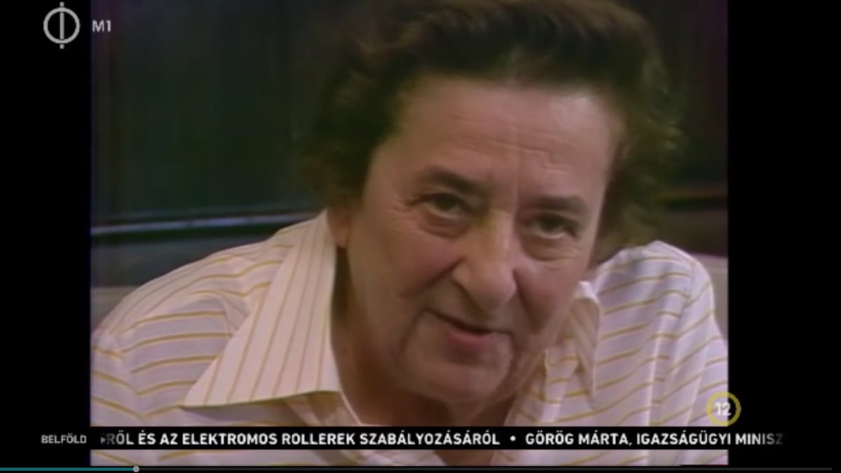 Hírszalag az M1 műsorán, az egyik film alatt