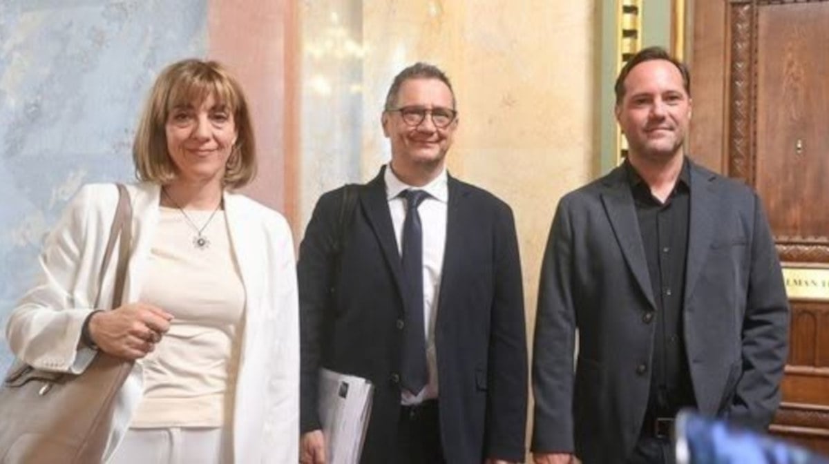 Bayer Judit médiajogász, Kollár Árpád költő, irodalomszervező és Sükösd Miklós médiakutató, az FKT médiaszakmai tagjelöltjei az Országgyűlés Művelődési Bizottságának 2026. augusztus 25-i ülése előtt