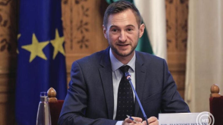 Hantosi István, a bizottság Tisza párti elnöke az Országgyűlés Médiatanács elnökét és tagjait jelölő eseti bizottságának ülésén az Országház Széll Kálmán termében 2026. szeptember 9-én.